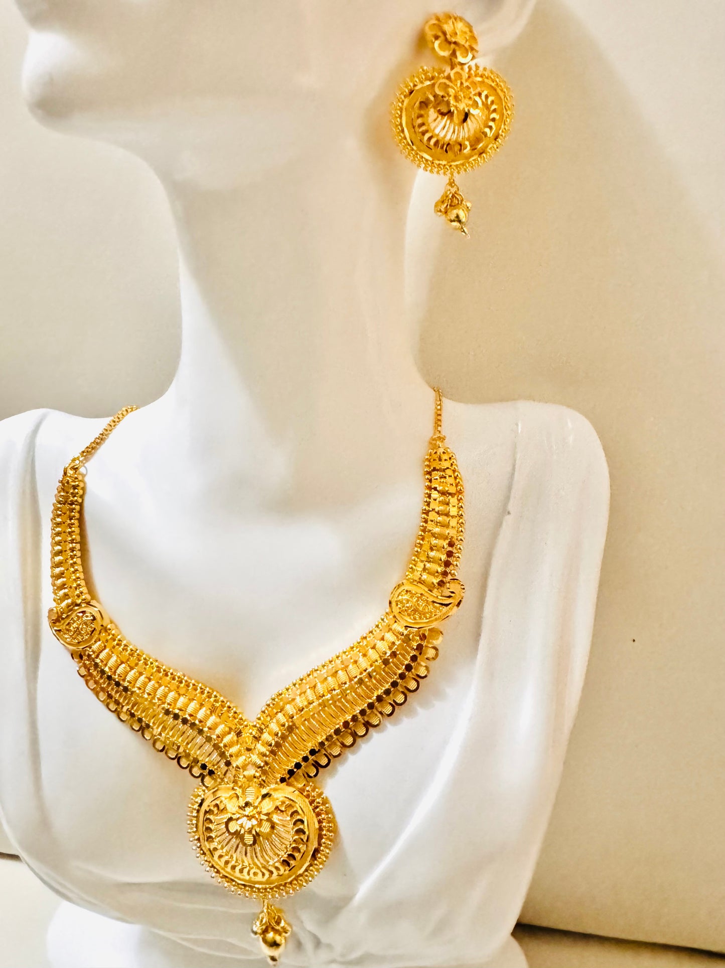 Gold plated necklace set