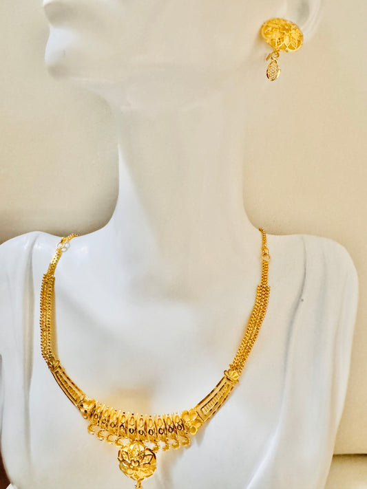 Simple necklace set